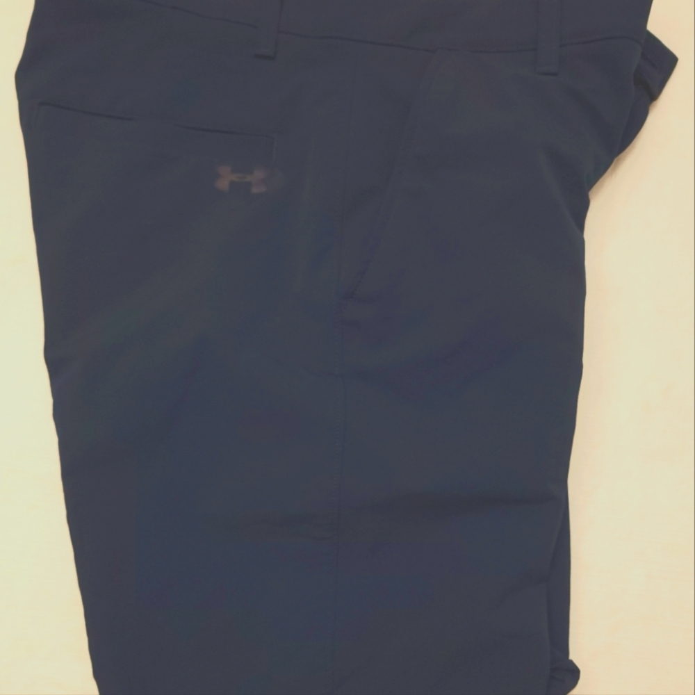 Under Armour Mens golf short, size 32, navy.